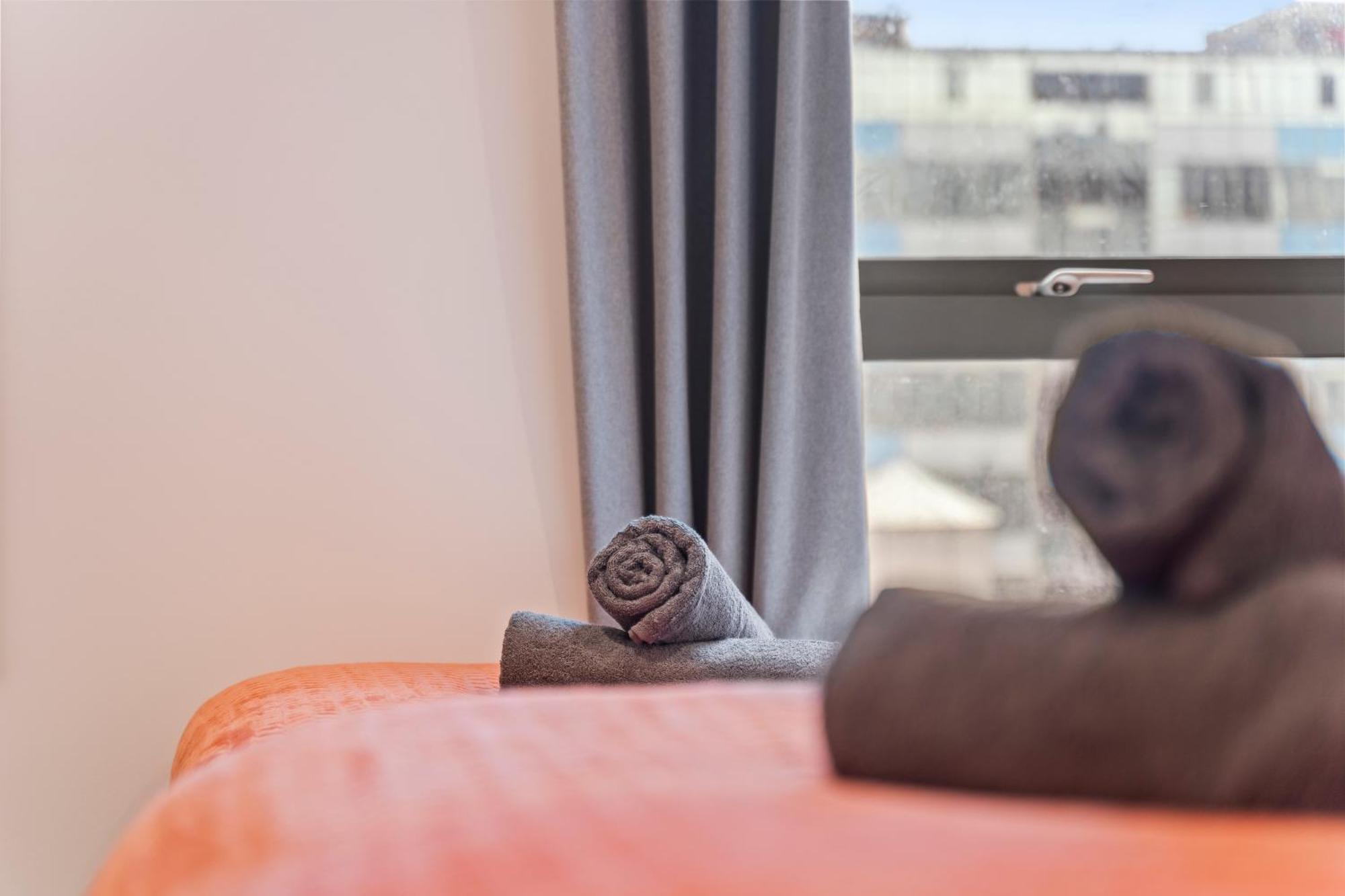 Shanti Suite - 2Bed 2Bath City Centre - Wifi - Netflix- Parking- Modern- Perfect For Family, Contractors, Leisure, Business By Shanti Nights Birmingham Luaran gambar