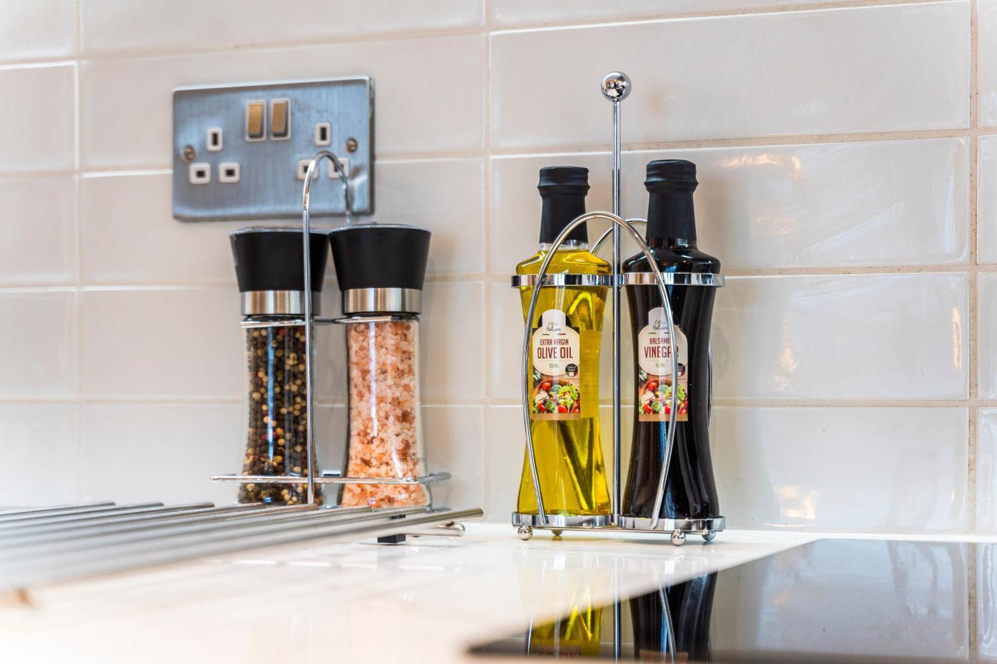Shanti Suite - 2Bed 2Bath City Centre - Wifi - Netflix- Parking- Modern- Perfect For Family, Contractors, Leisure, Business By Shanti Nights Birmingham Luaran gambar