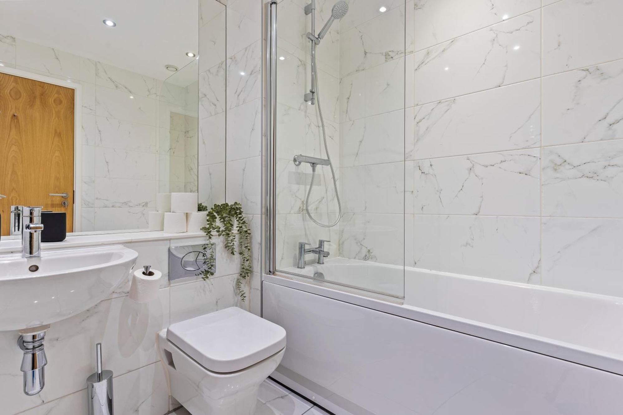 Shanti Suite - 2Bed 2Bath City Centre - Wifi - Netflix- Parking- Modern- Perfect For Family, Contractors, Leisure, Business By Shanti Nights Birmingham Luaran gambar