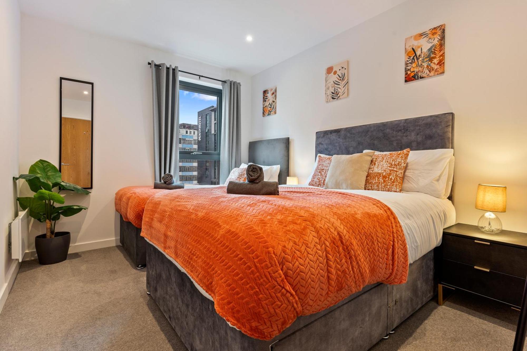 Shanti Suite - 2Bed 2Bath City Centre - Wifi - Netflix- Parking- Modern- Perfect For Family, Contractors, Leisure, Business By Shanti Nights Birmingham Luaran gambar